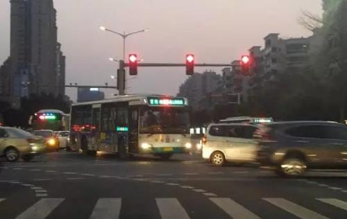 紅綠燈控制app開(kāi)發(fā) 過(guò)馬路神器