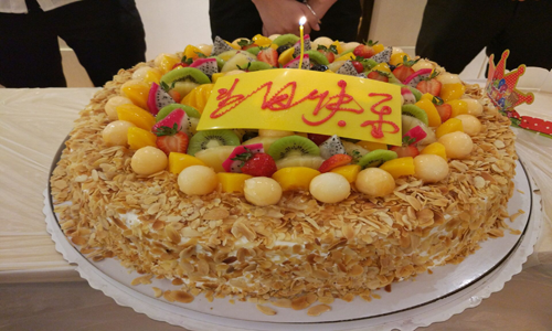 app公司酷蜂科技為六月的小伙伴們慶生