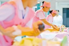 月嫂服務(wù)app開(kāi)發(fā)軟件服務(wù)寶媽呵護孩子的健康成長(cháng)